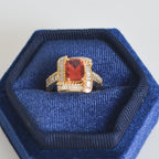 Anillo de granate Hessonita y diamantes