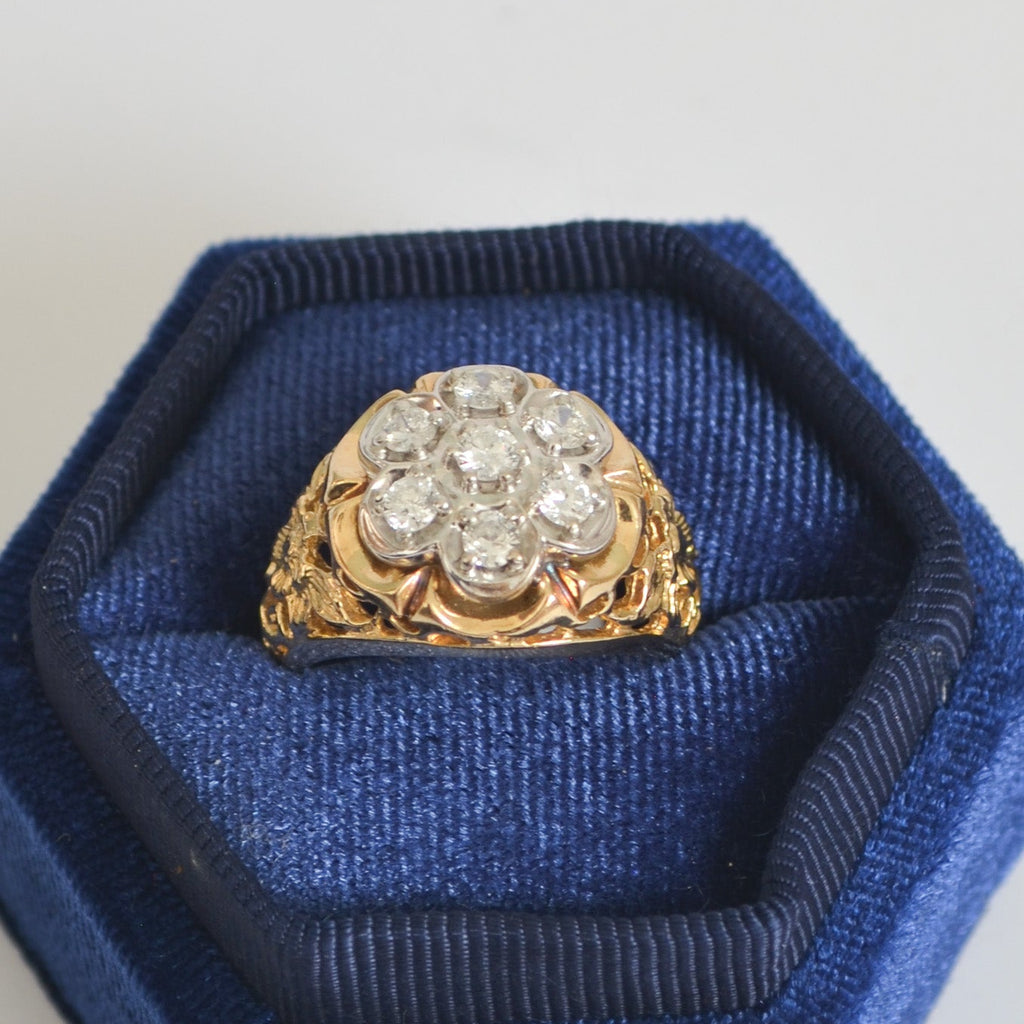 Anillo floral con diamantes