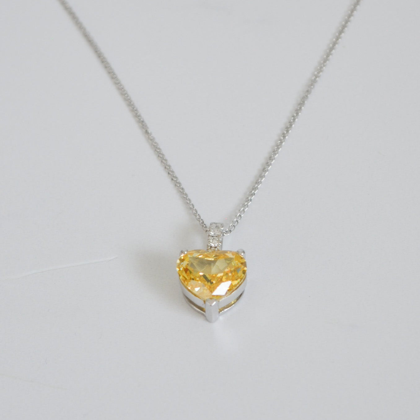 Dije de citrina corazón