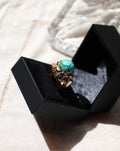 Anillo barroco de turquesa con diamantes en oro de 18k