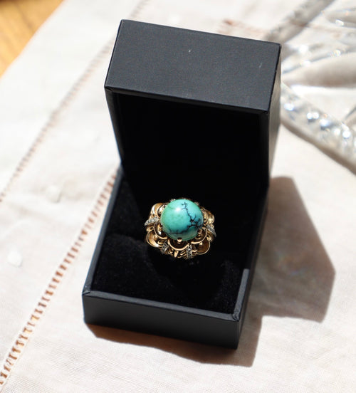 Anillo barroco de turquesa con diamantes en oro de 18k