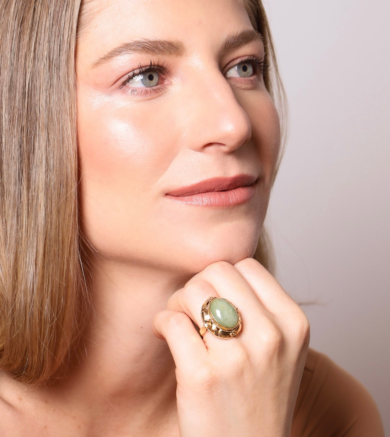 Anillo de jade en oro de 18k