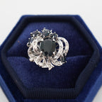 Anillo de mediados del siglo XX de zafiros y diamantes