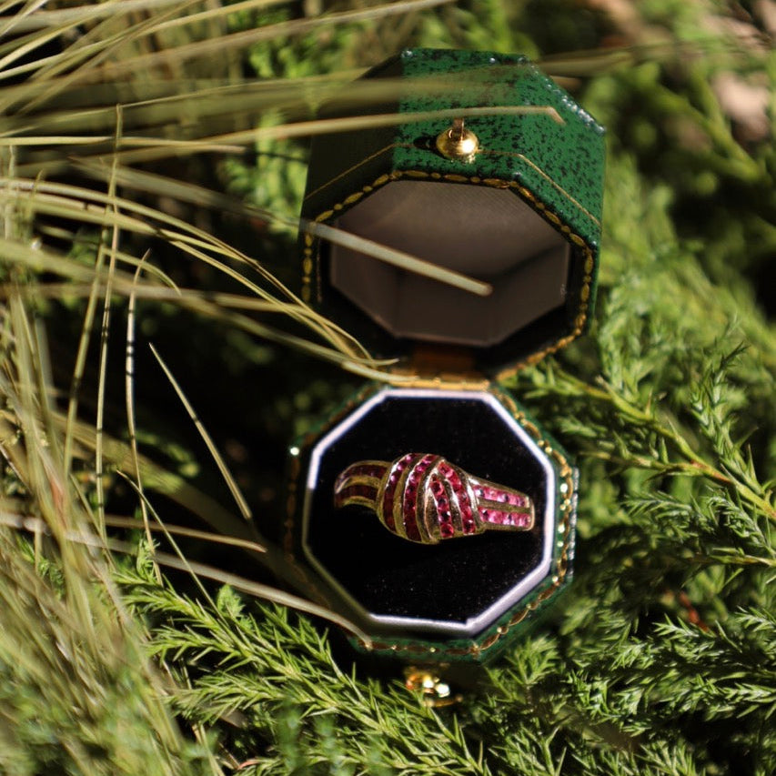 Anillo de rubies de oro de 14K tipo nudo