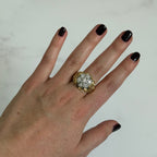 Anillo floral con diamantes