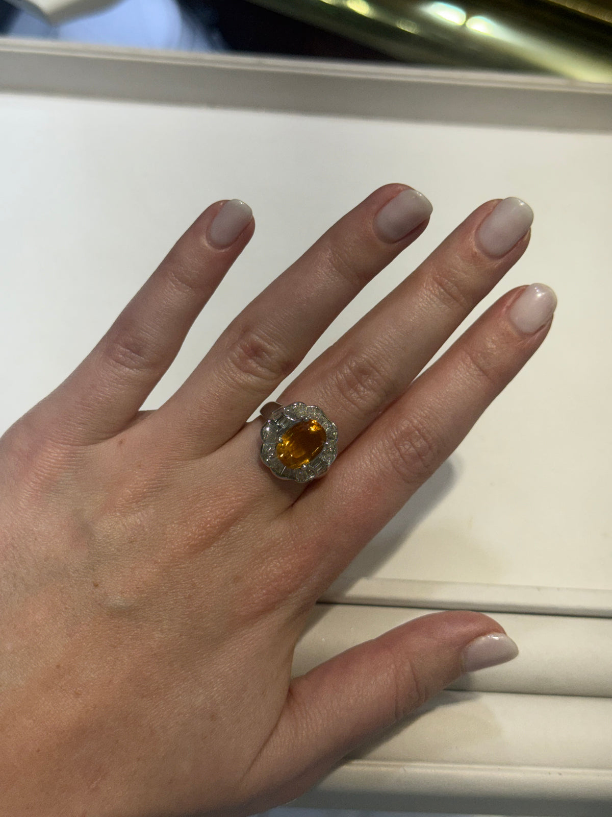 Anticipo anillo de citrina y diamantes en oro de 18k