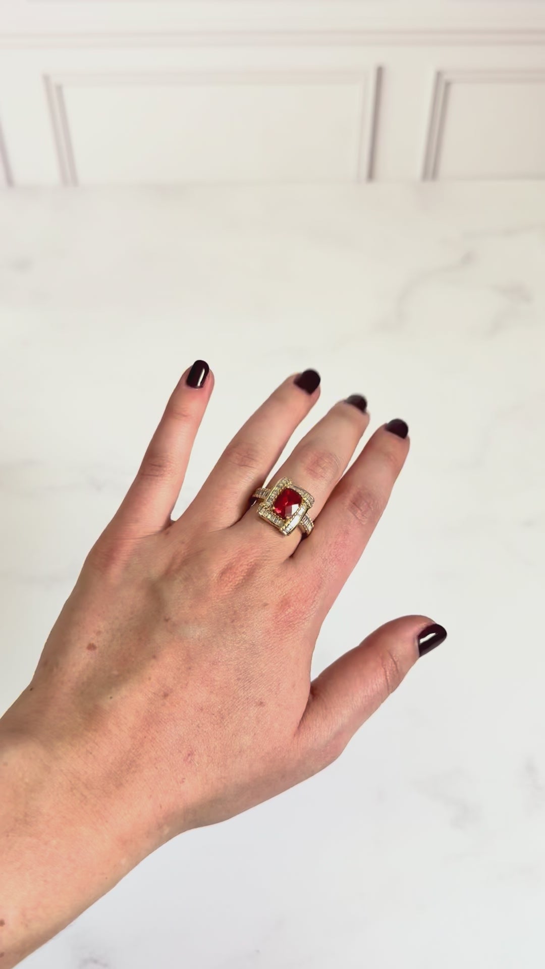 Anillo de granate Hessonita y diamantes