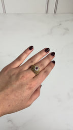 Anillo estilo victoriano con rubí central