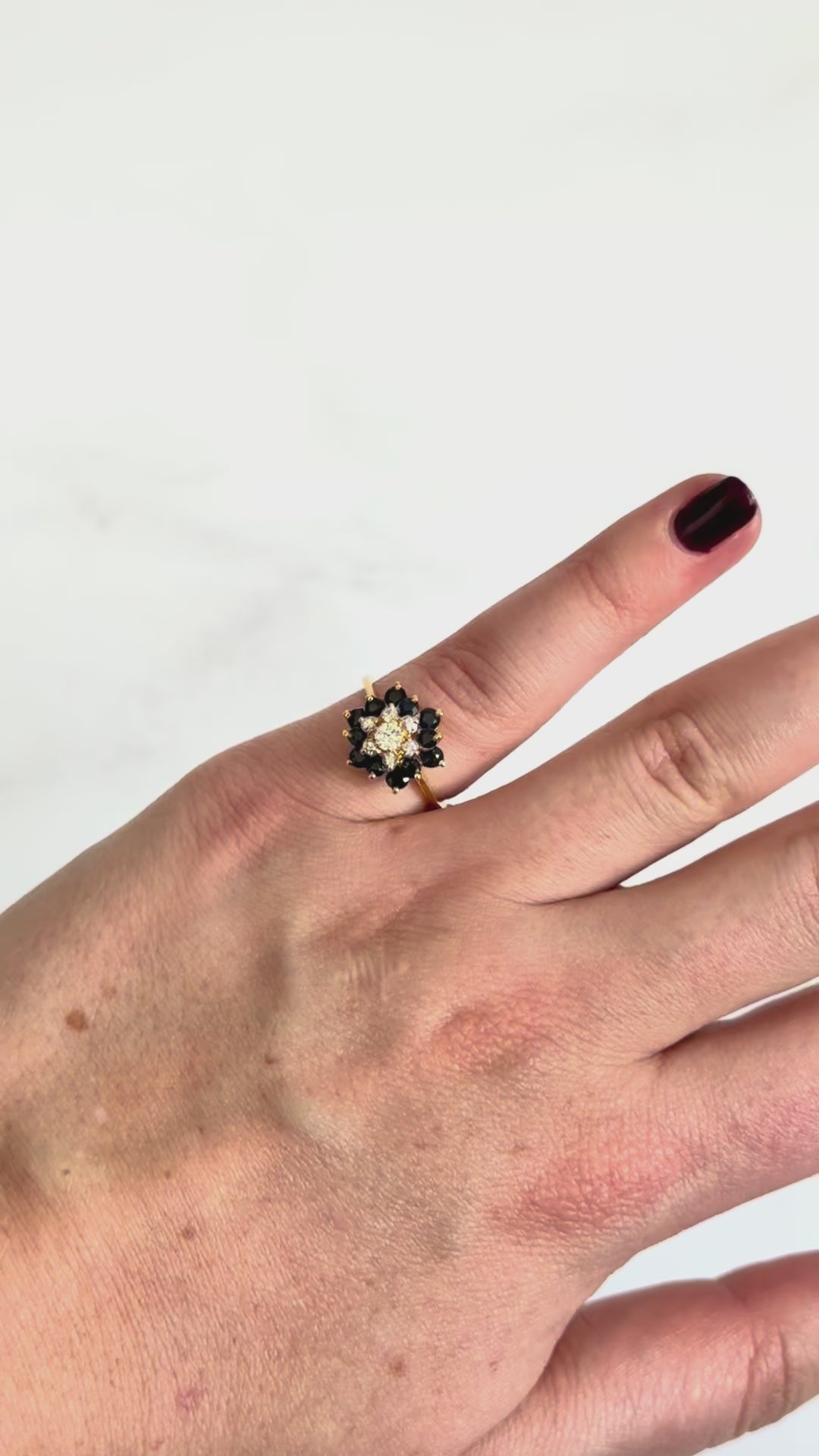 Anillo de diamantes con zafiros tipo cluster ring