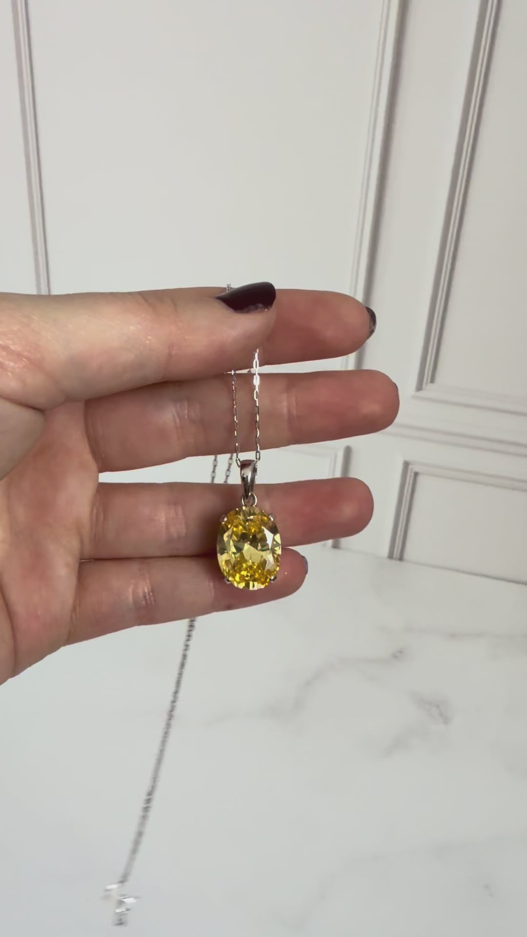 Dije de citrina ovalado