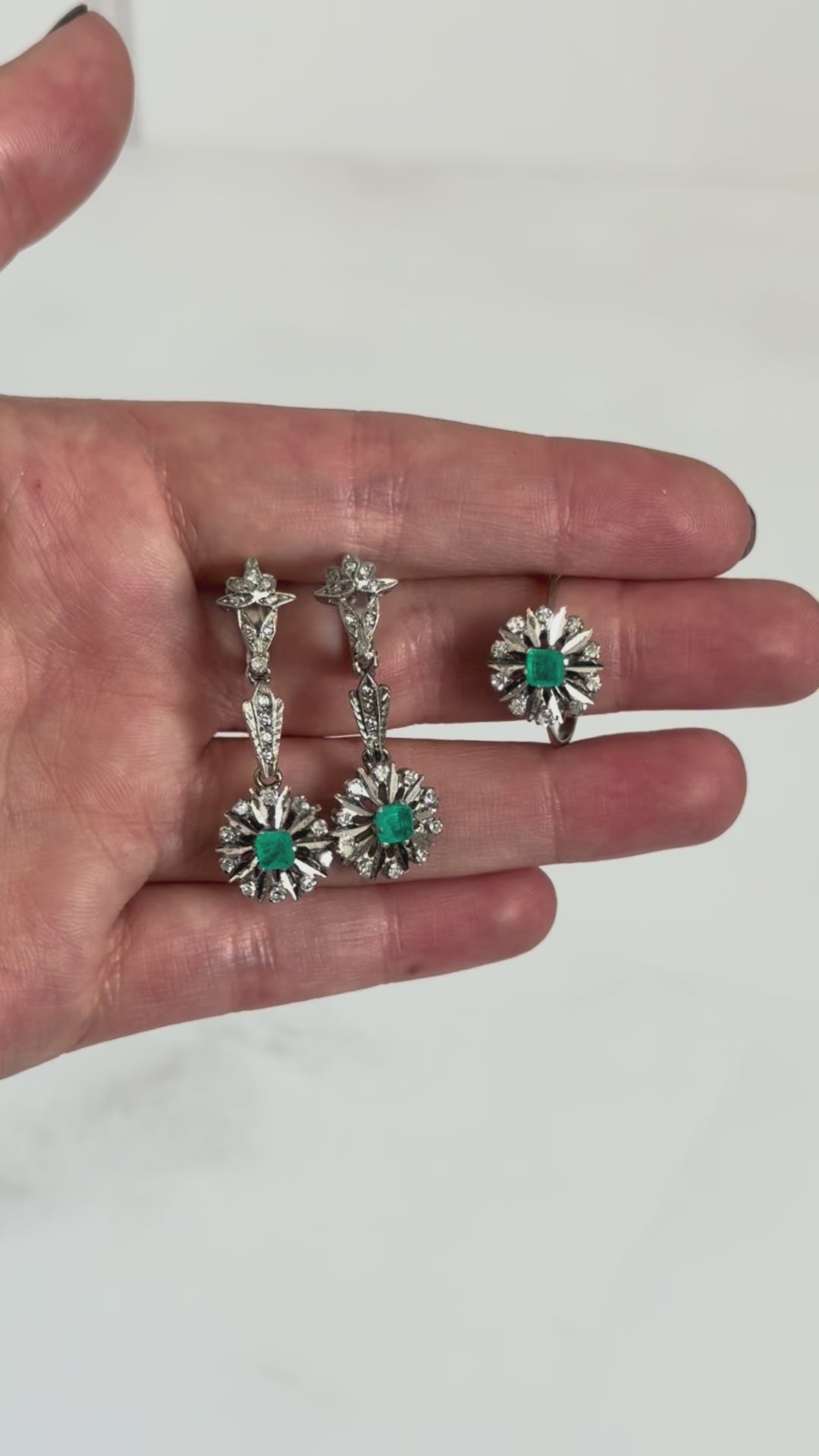 Set de esmeraldas con diamantes clásico