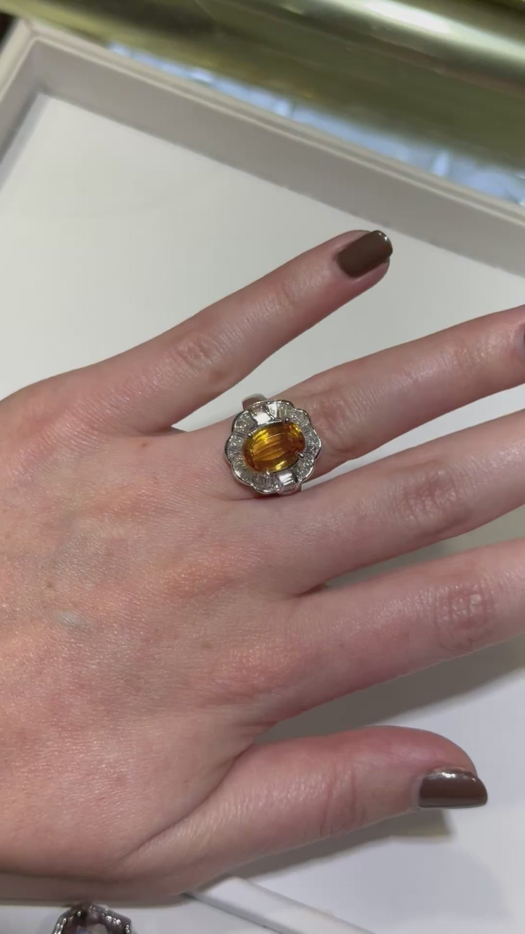 Anticipo de anillo de diamantes con citrina