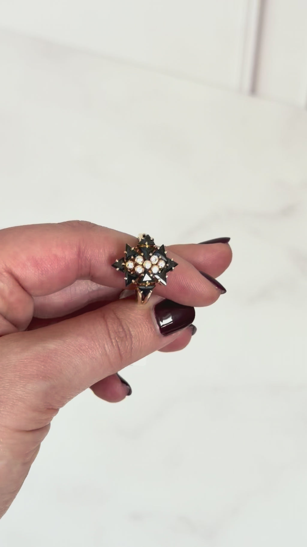 Anillo Victoriano de zafiros con diamantes